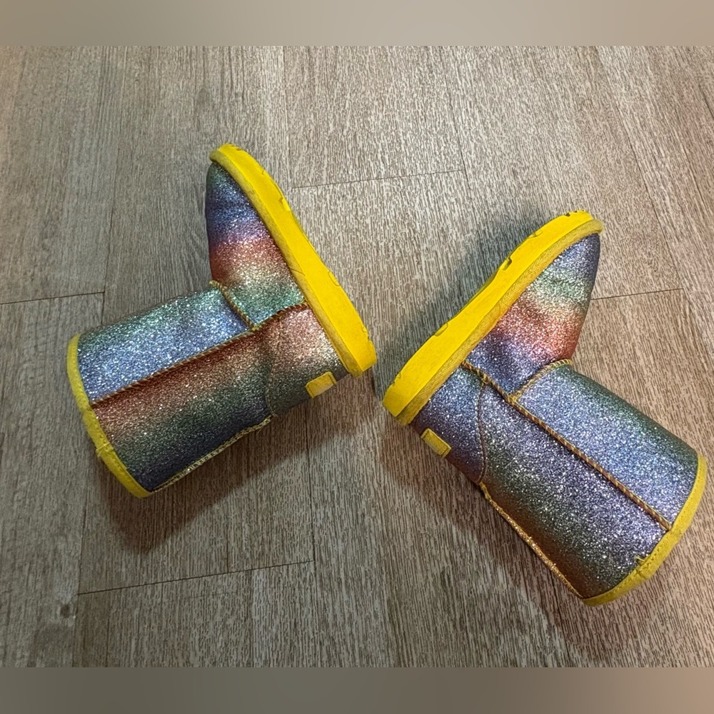 UGG KIDS CLASSIC II RAINBOW GLITTER BOOTS SIZE 10 - Picture 3 of 9